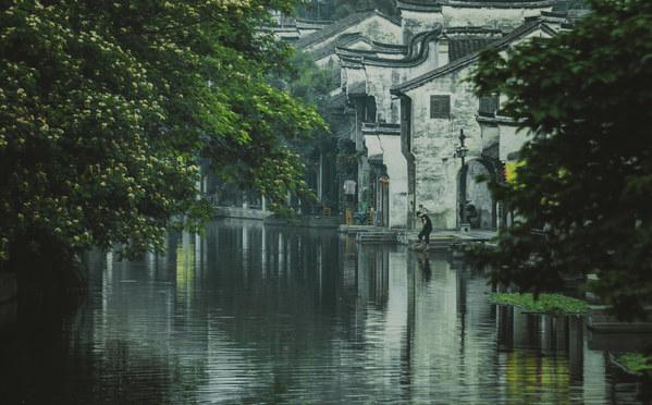 奔驰全新一代C级曝光！“撞脸”小鹏P5，比宝马3系还好看？